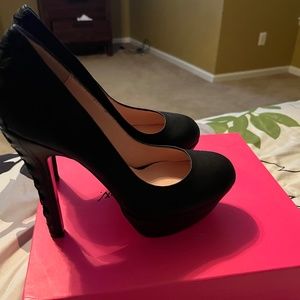 Betsey Johnson, Dita Black Leat